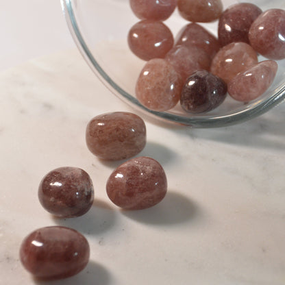 Erdbeerquarz Trommelstein