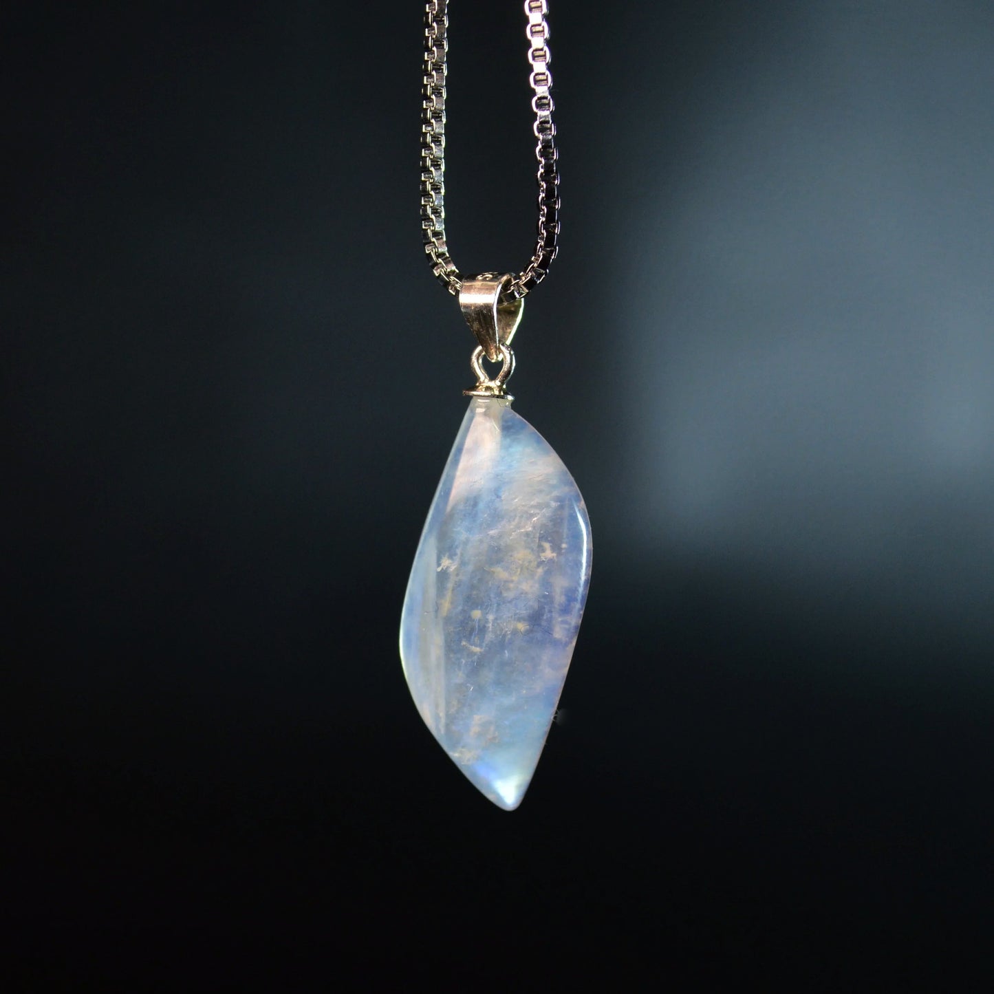 Regenbogenmondstein (weißer Labradorit) Anhänger