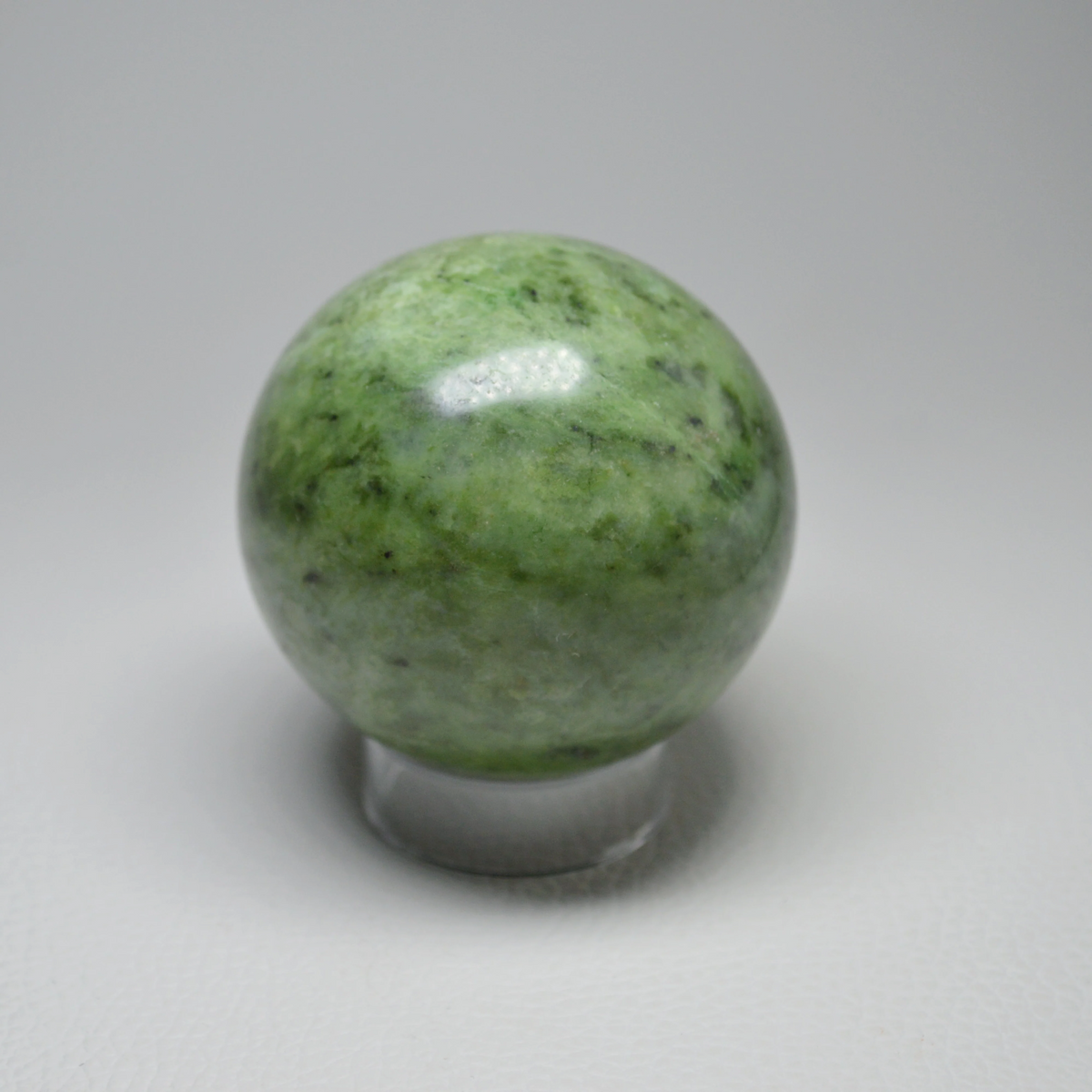 Nephrit Jade Kugel 55mm