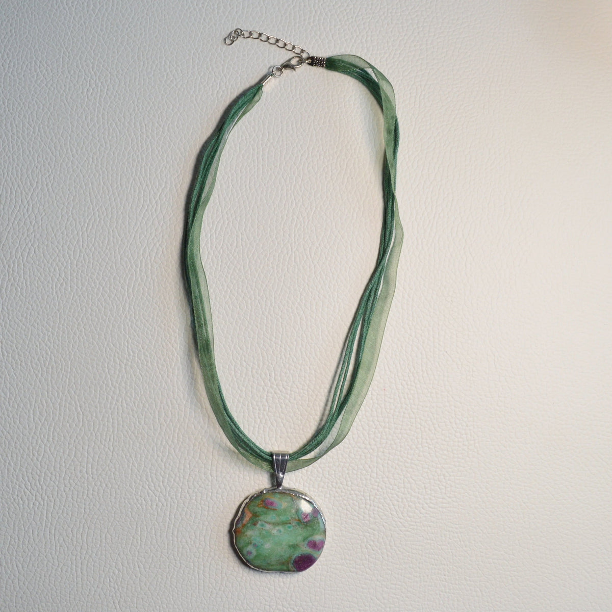 Rubin-Fuchsit-Kyanit Anhänger mit Kette
