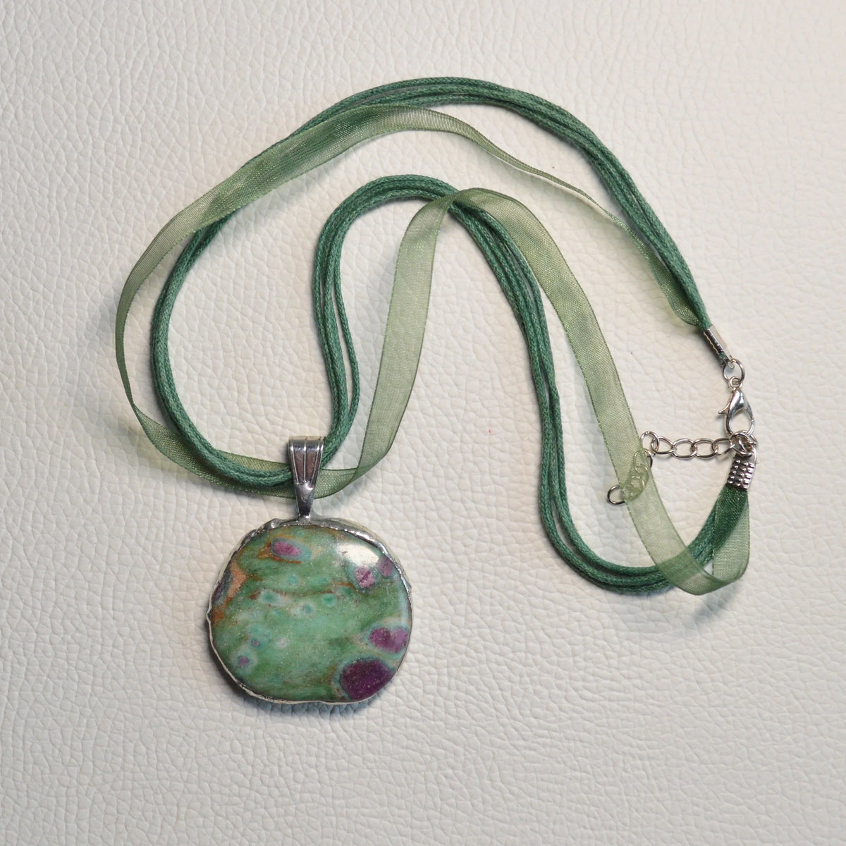 Rubin-Fuchsit-Kyanit Anhänger mit Kette