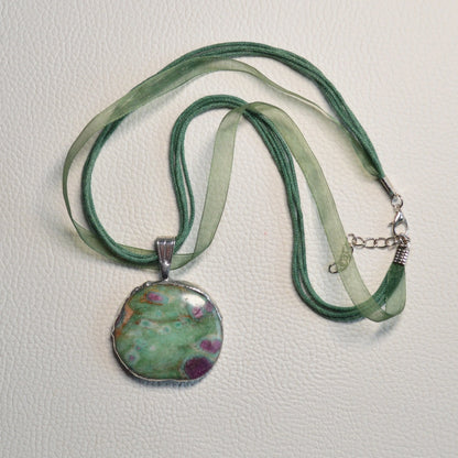 Rubin-Fuchsit-Kyanit Anhänger mit Kette