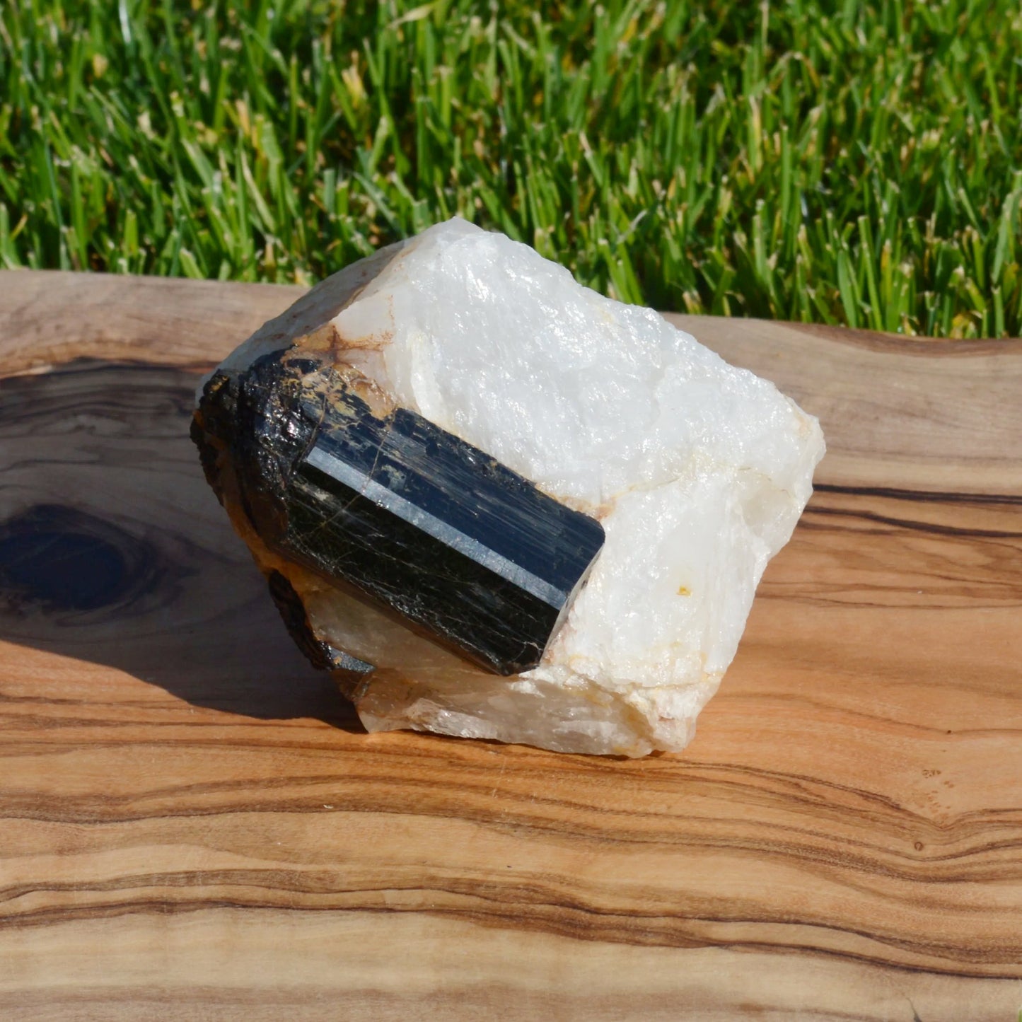 Schörl-Turmalin im Quarz Stufe