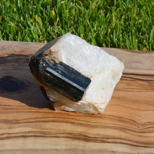 Schörl-Turmalin im Quarz Stufe