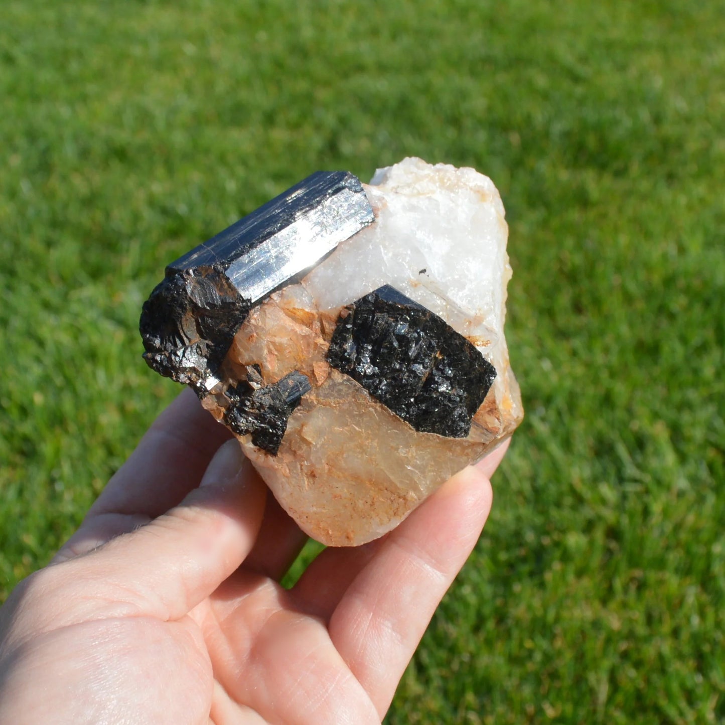 Schörl-Turmalin im Quarz Stufe