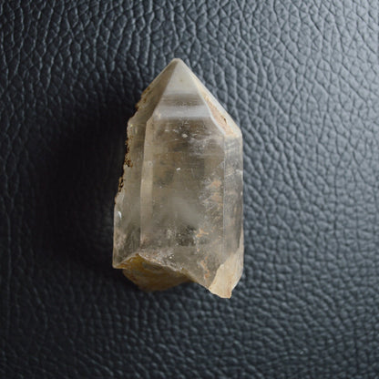 Bergkristall Spitze mit Phantom - leicht rauchig (Rauris)