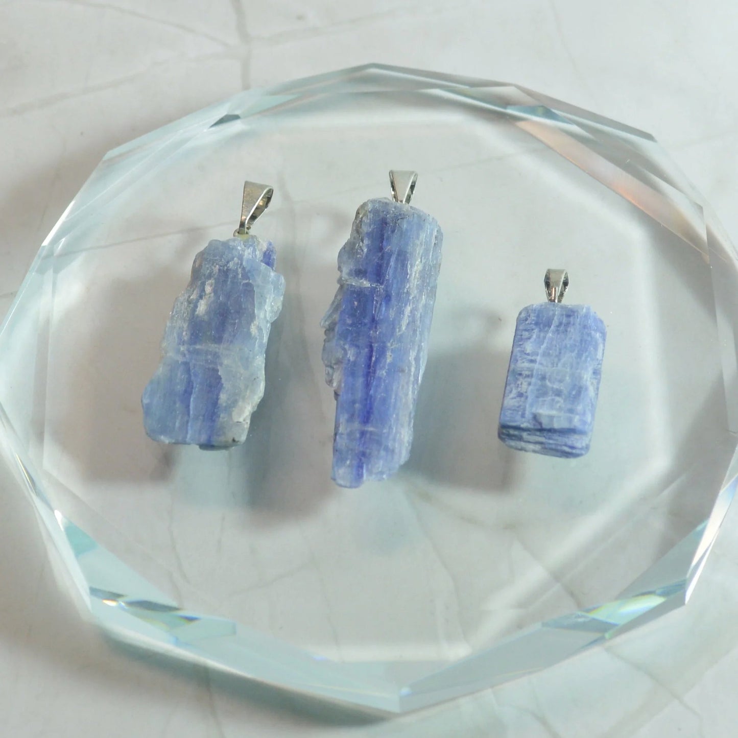 Kyanit Anhänger, verschiedene Größen