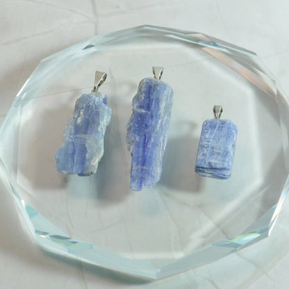 Kyanit Anhänger, verschiedene Größen