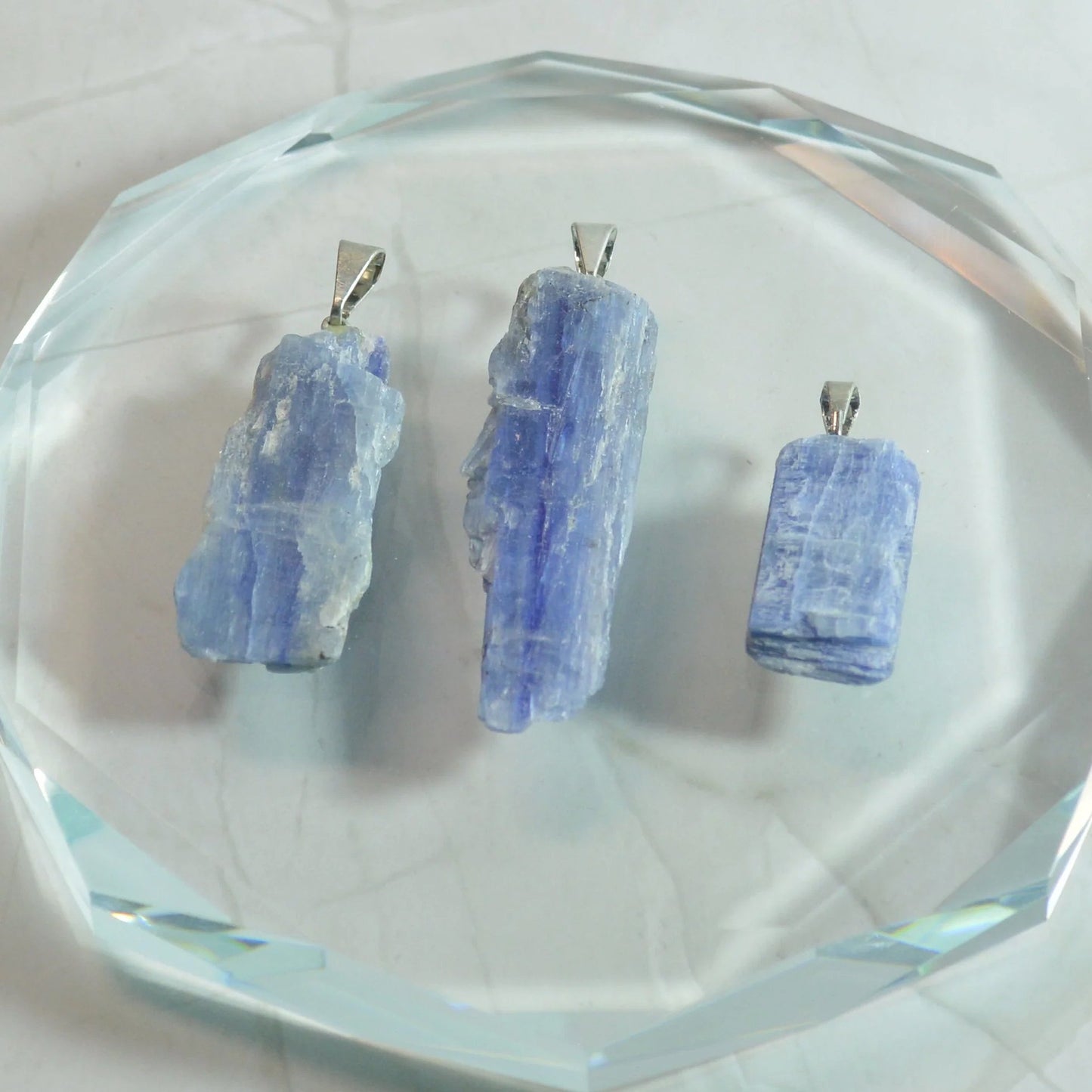 Kyanit Anhänger, verschiedene Größen