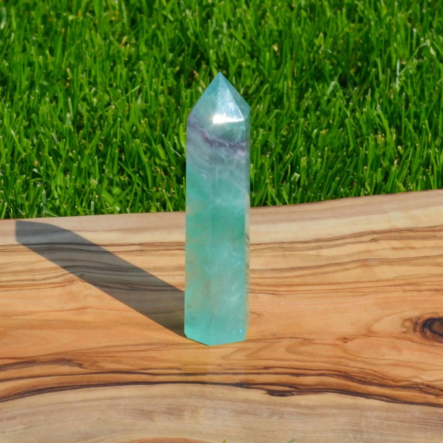 Grüner Fluorit Turm mit Lila Akzent