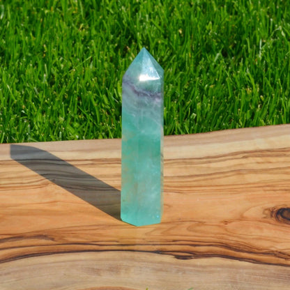 Grüner Fluorit Turm mit Lila Akzent