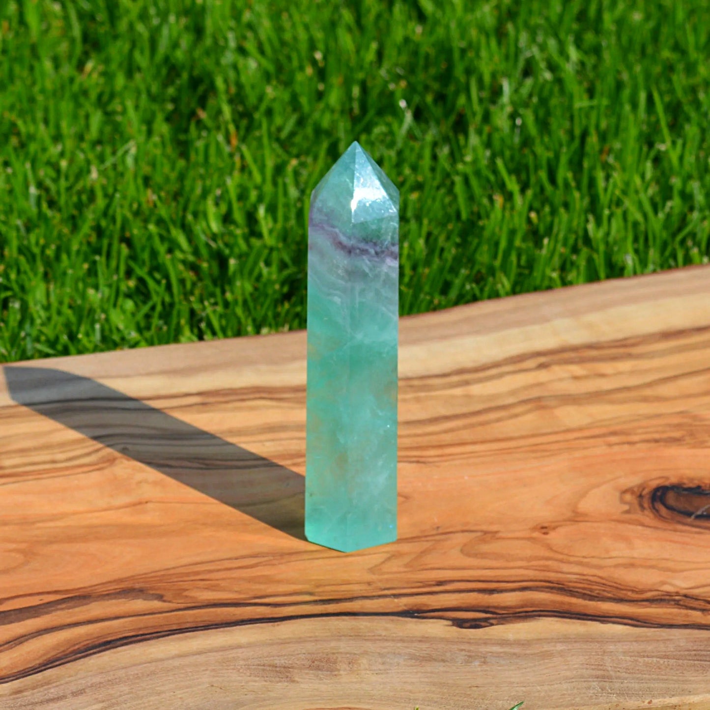 Grüner Fluorit Turm mit Lila Akzent