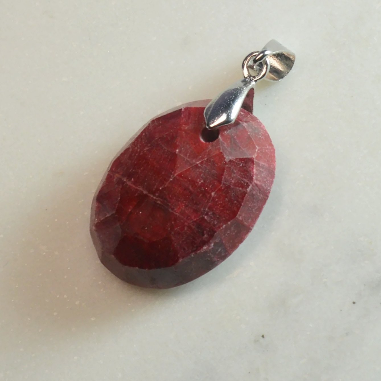 Rubin Anhänger (facettiert)