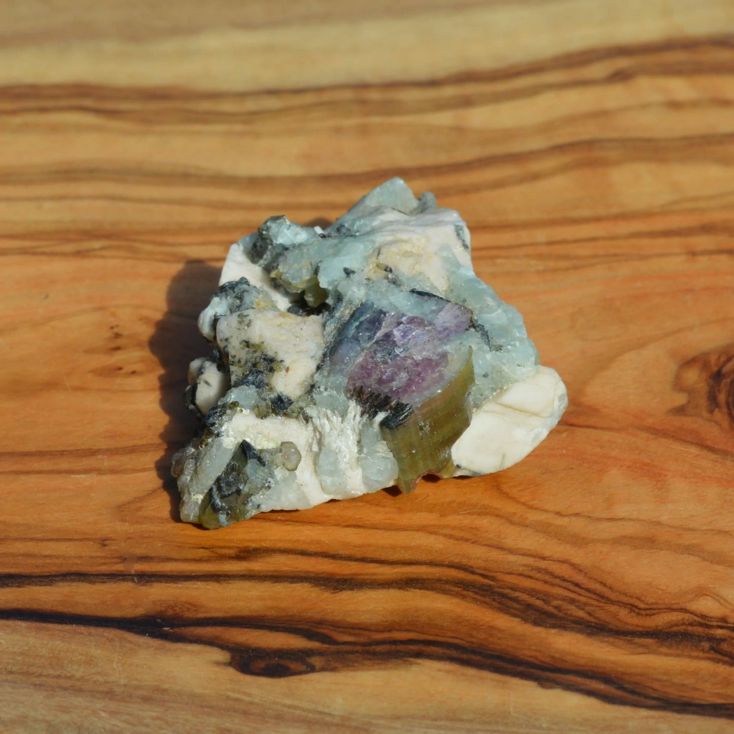 Wassermelonen-Turmalin in Matrix