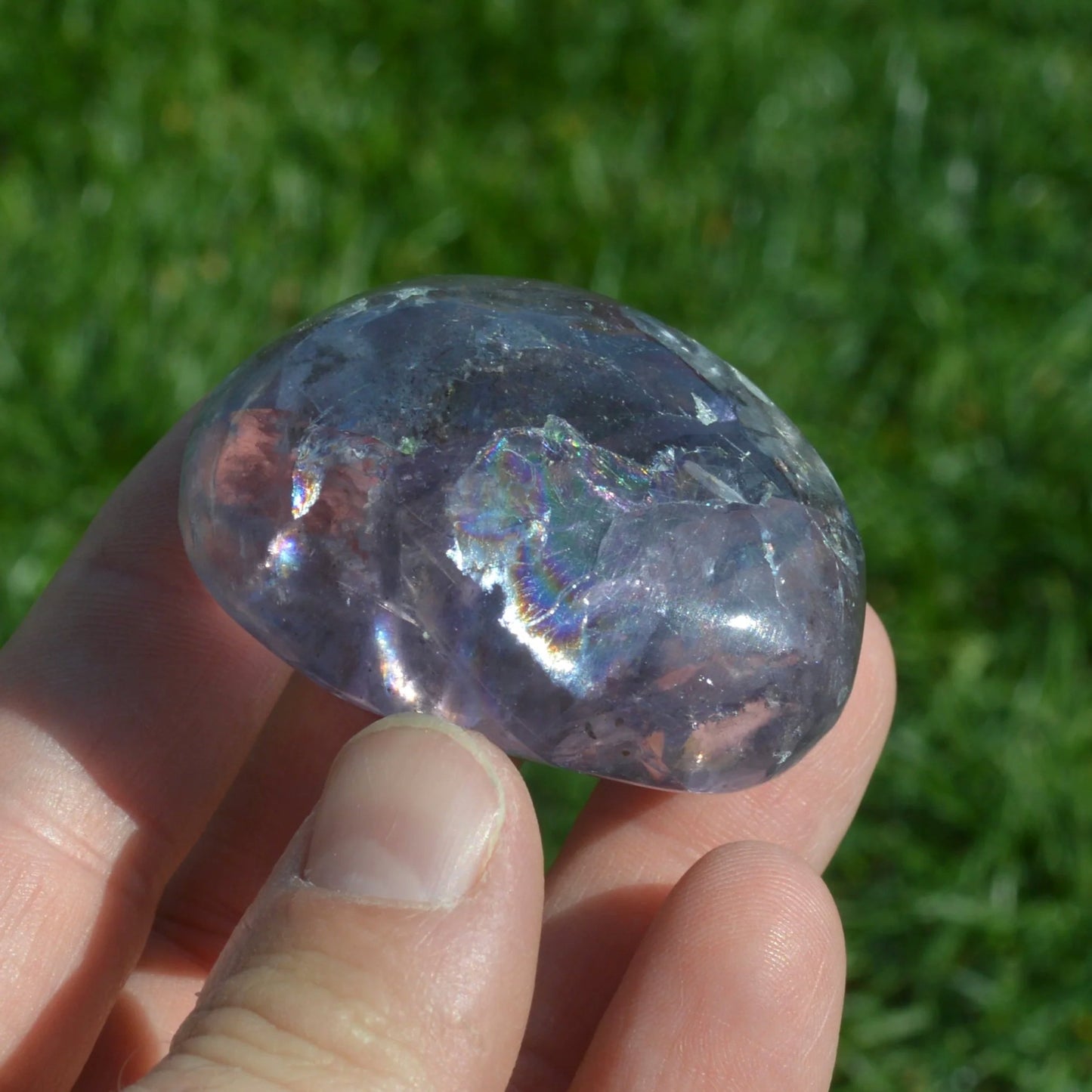 Lila/Blauer Fluorit Handstein mit Regenbögen