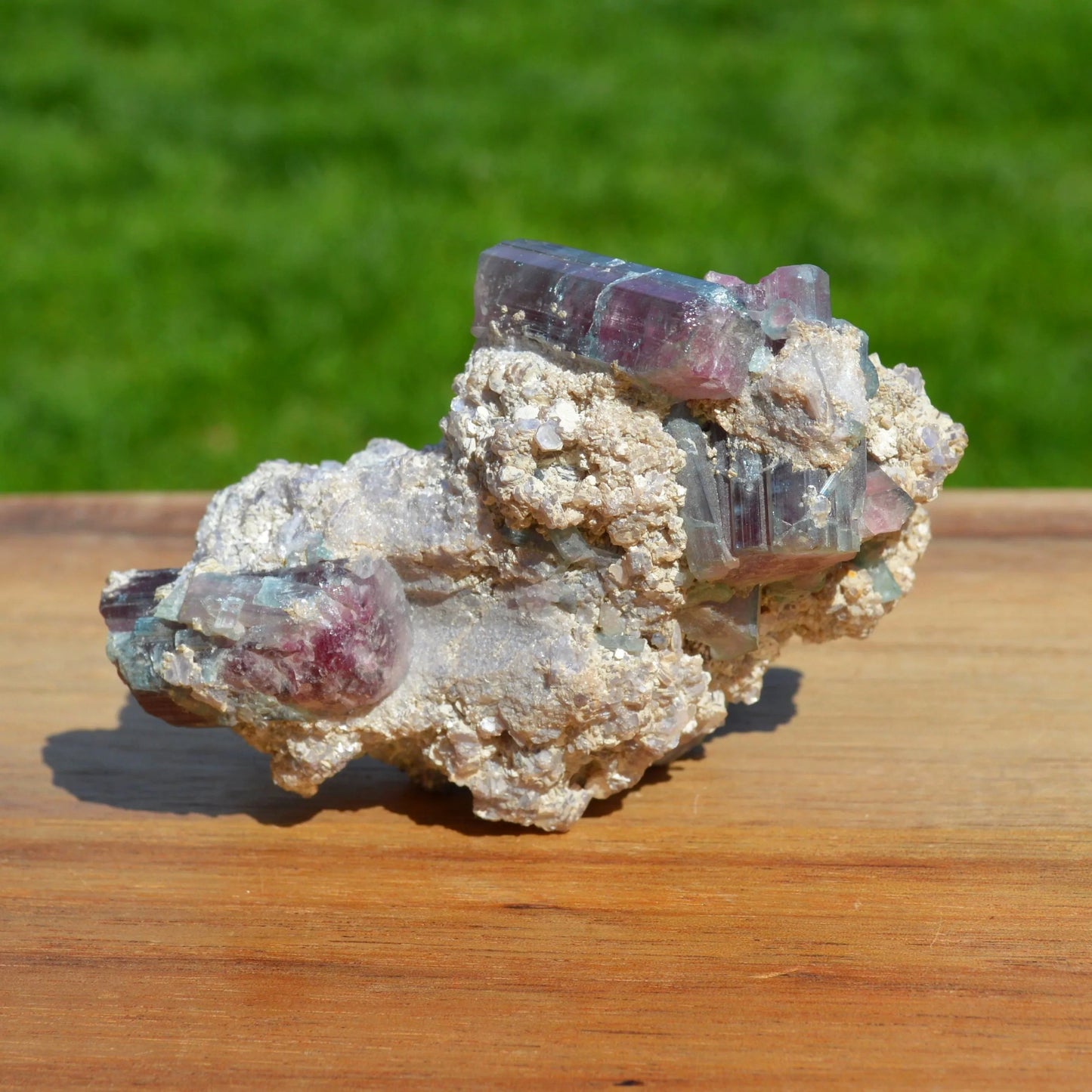 Bicolor-Turmaline in Matrix