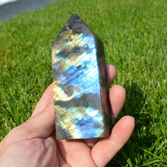 Labradorit Turm, wähle deinen Favoriten