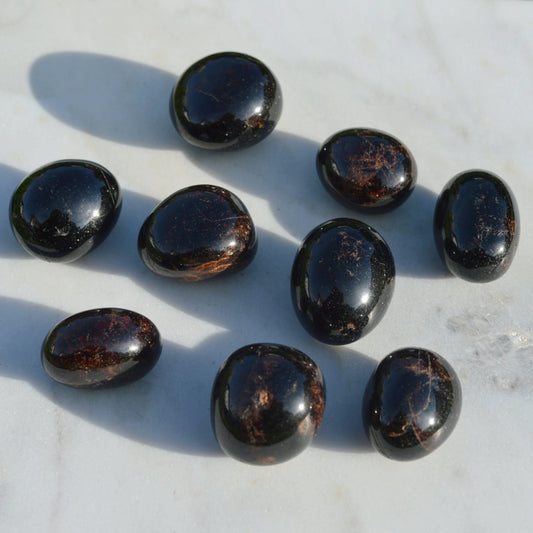 Almandin-Granat Trommelstein