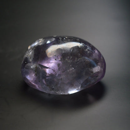 Lila/Blauer Fluorit Handstein mit Regenbögen