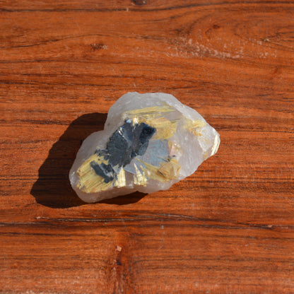 Gold Rutilquarz und Hämatit auf Quarz