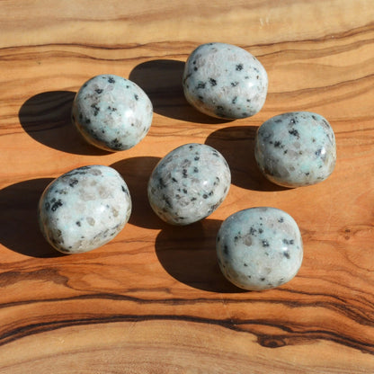 Kiwi Jaspis Trommelstein