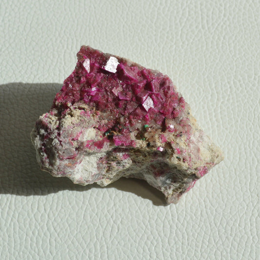 Kobalt Calcit (Cobalto Calcit) mit Malachit