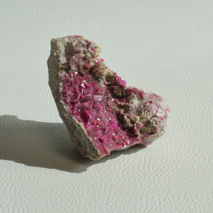 Kobalt Calcit (Cobalto Calcit) mit Malachit