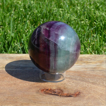 Große Regenbogenfluorit Kugel – farbenfrohes Meisterwerk der Natur für Sammler und Dekor.