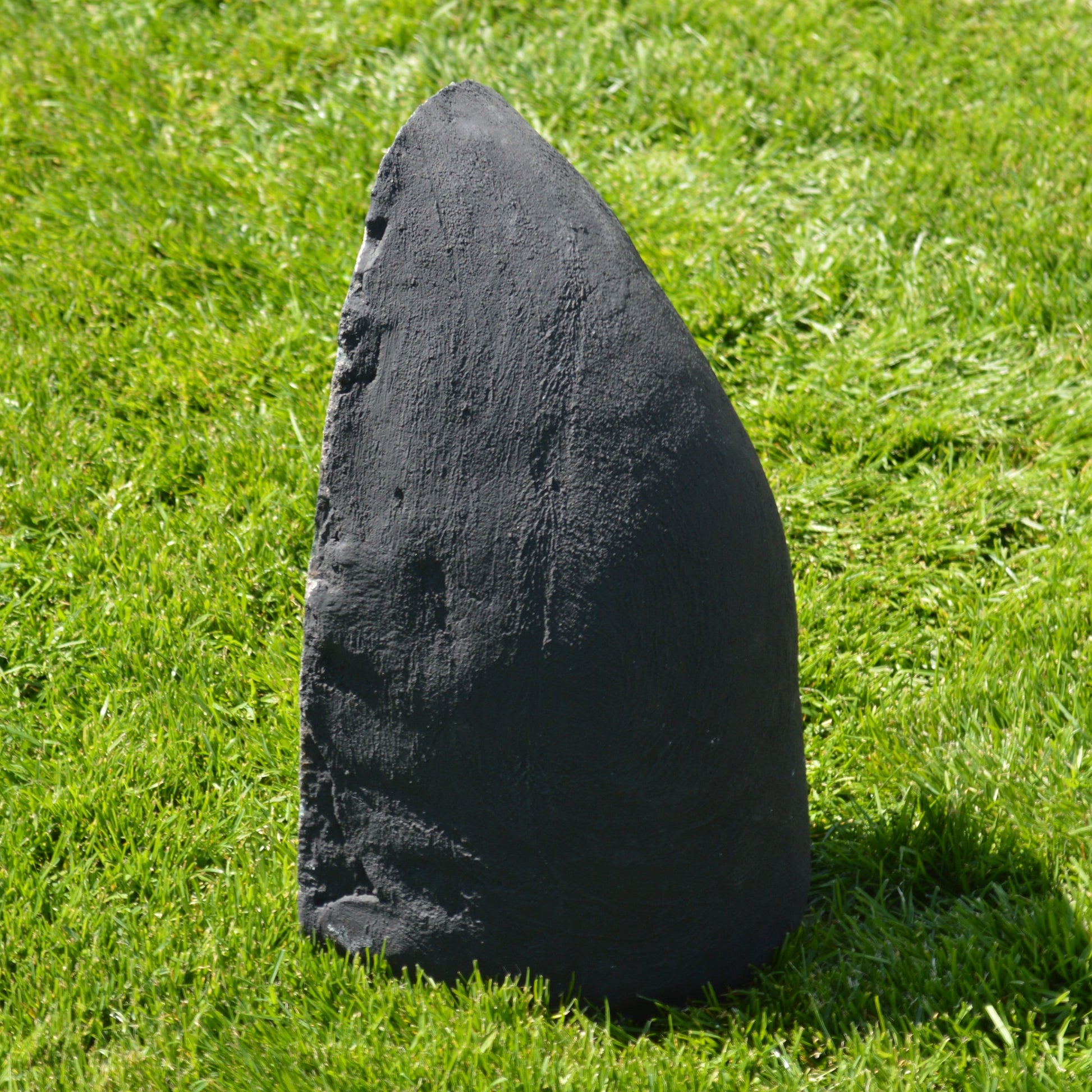 Rueckenansicht der Amethyst Druse mit Achat-Rand von Natural Crystals – Naturstein-Unikat für Dekoration und Sammler.