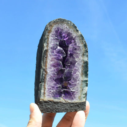 Natural Crystals Amethyst Druse Seitenansicht – klares Lila, Kristall-Deko.