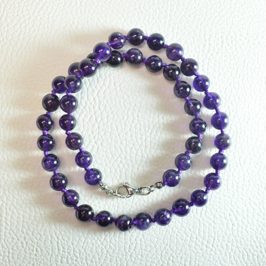 Amethyst Halskette aus 8mm Natursteinperlen, 45 cm lang, mit Metallverschluss – hochwertiger Edelsteinschmuck.