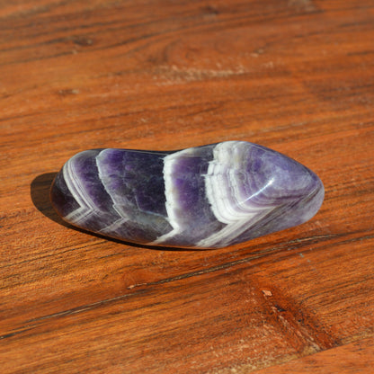 Chevron-Amethyst Handstein