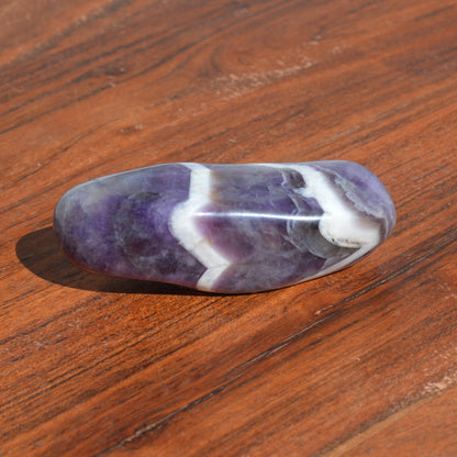 Chevron-Amethyst Handstein