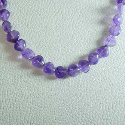 Echte Amethyst Tropfen Kette mit extra Kristalltropfen – 45 cm Edelstein Halskette. Nahansicht.
