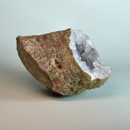 Amethyst Geode mit Rutil