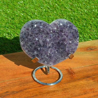 Amethystdrusen Herz auf Metallhalterung