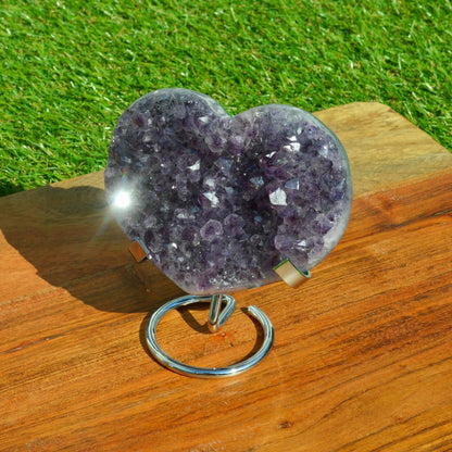 Amethystdrusen Herz auf Metallhalterung