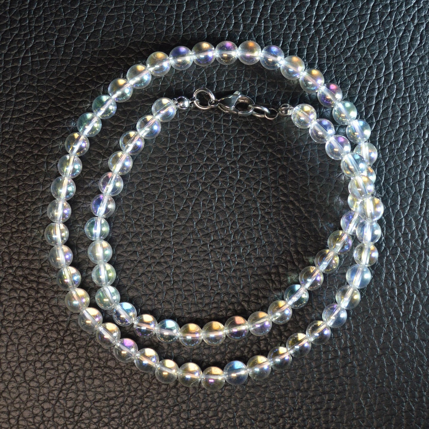 Elegante Angel Aura Bergkristall Kette mit transparenten 6mm Kristallperlen – perfekt als Geschenk oder für den Alltag.
