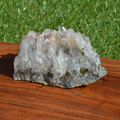 Bergkristall Stufe mit Pyrit und Rosa Calcit