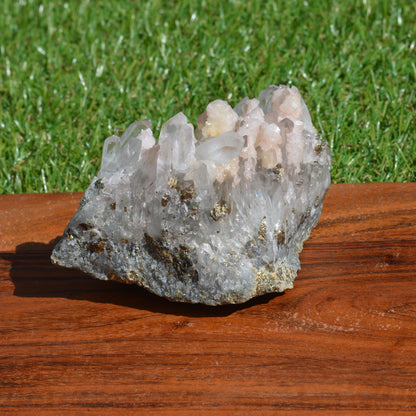 Bergkristall Stufe mit Pyrit und Rosa Calcit
