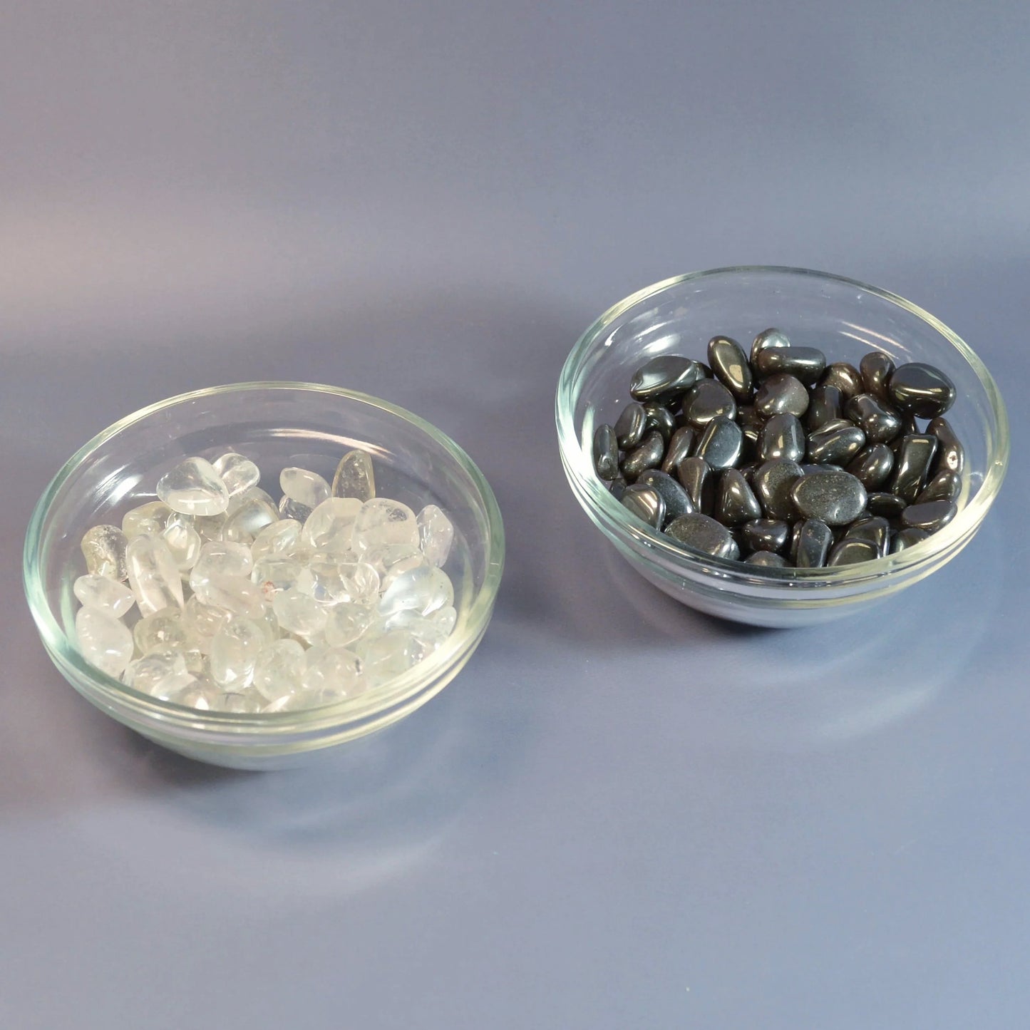 Bergkristall Minis zusammen mit Hämatit-Minis – perfekt zum Auf- und Entladen oder Dekorieren.