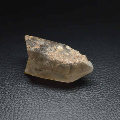 Bergkristall Spitze mit Phantom - leicht rauchig (Rauris)