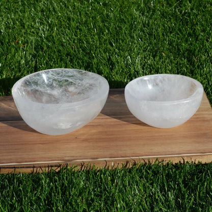 Bergkristall-Schüsseln – Vorder- und Rückansicht der großen und kleinen Schale, echte Natursteine, Unikate.