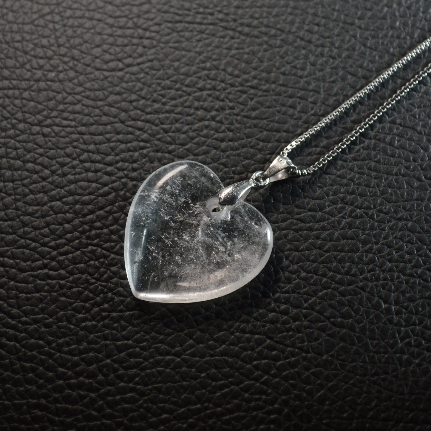 Bergkristall Herz Anhänger mit Regenbogen