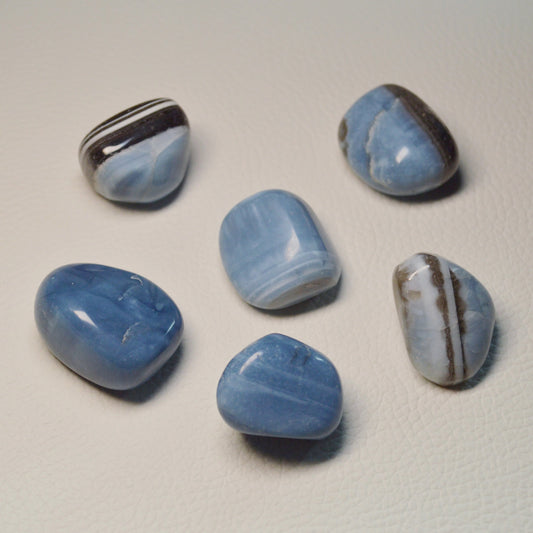 Blauer Opal Trommelstein