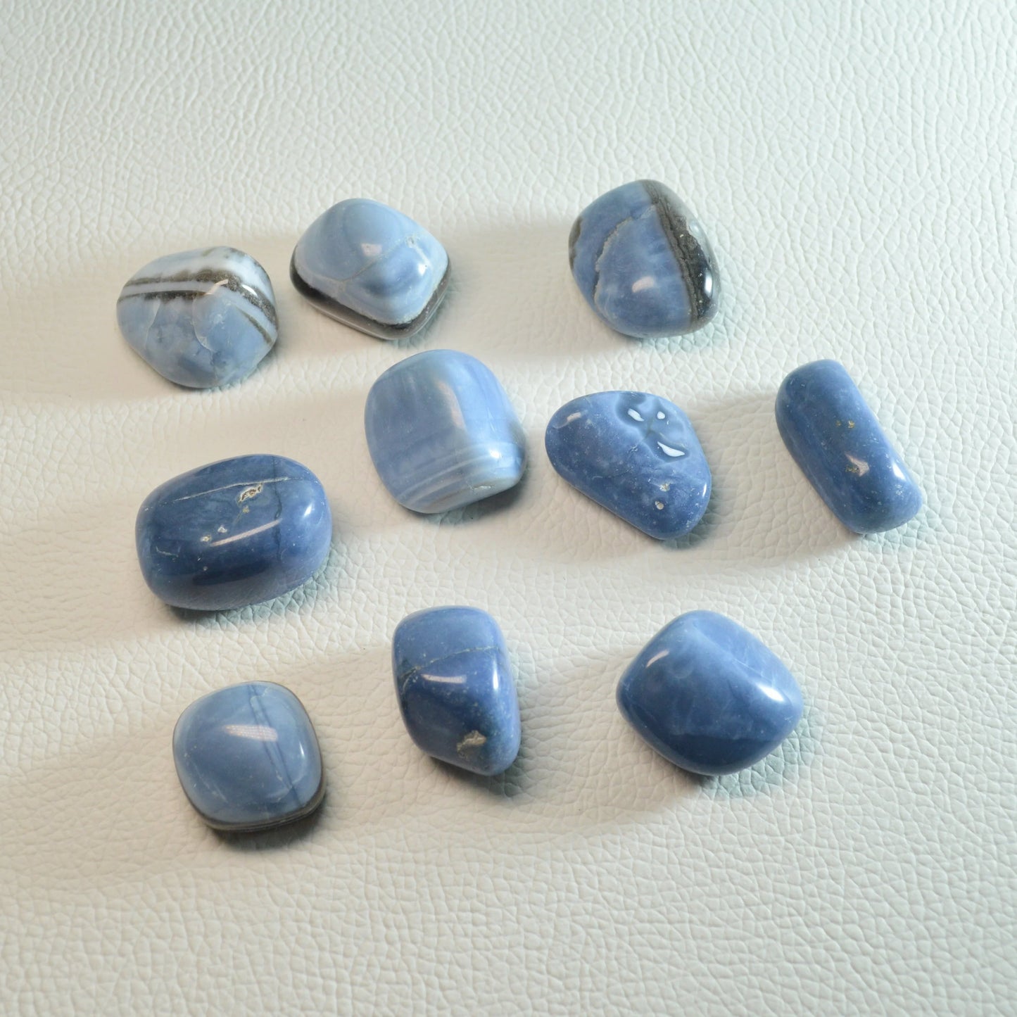 Blauer Opal Trommelstein