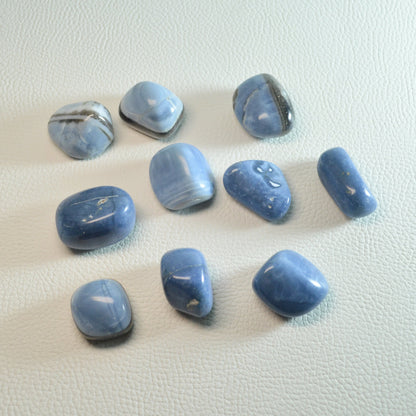 Blauer Opal Trommelstein