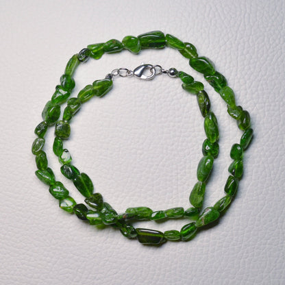 Chromdiopsid Halskette aus Natursteinperlen - extra Qualität, 45 cm lang, mit Metallverschluss – Edelsteinschmuck.