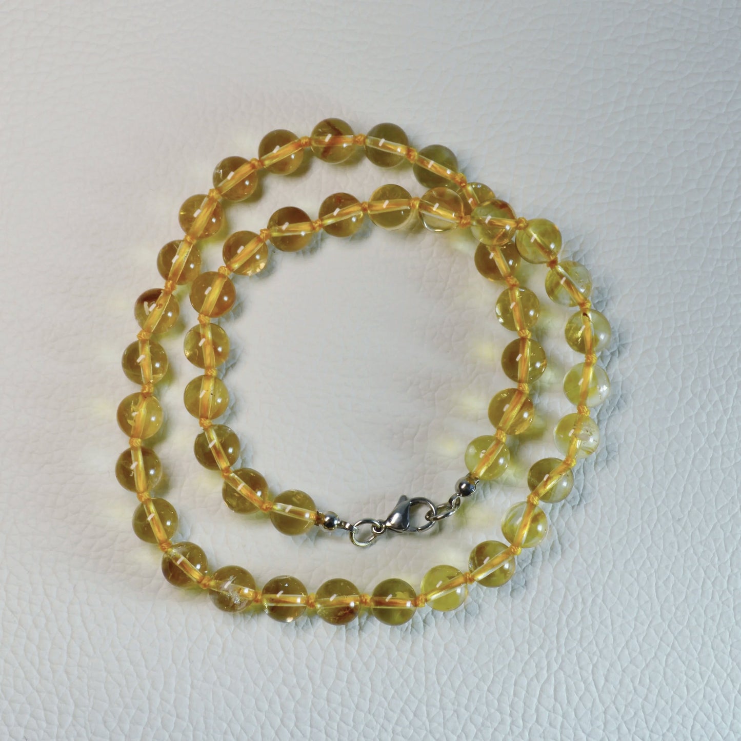 Citrin Halskette aus 8mm Natursteinperlen, 45 cm lang, mit Metallverschluss – schöner Edelsteinschmuck.