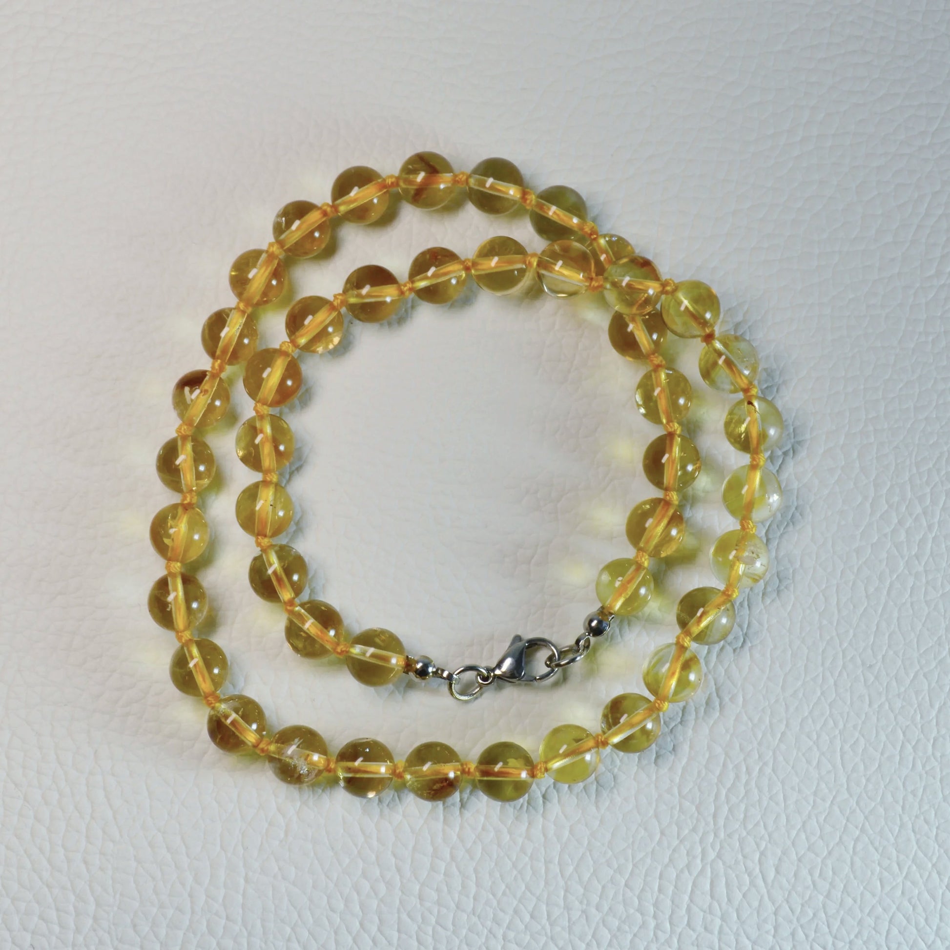 Citrin Halskette aus 8mm Natursteinperlen, 45 cm lang, mit Metallverschluss – schöner Edelsteinschmuck.